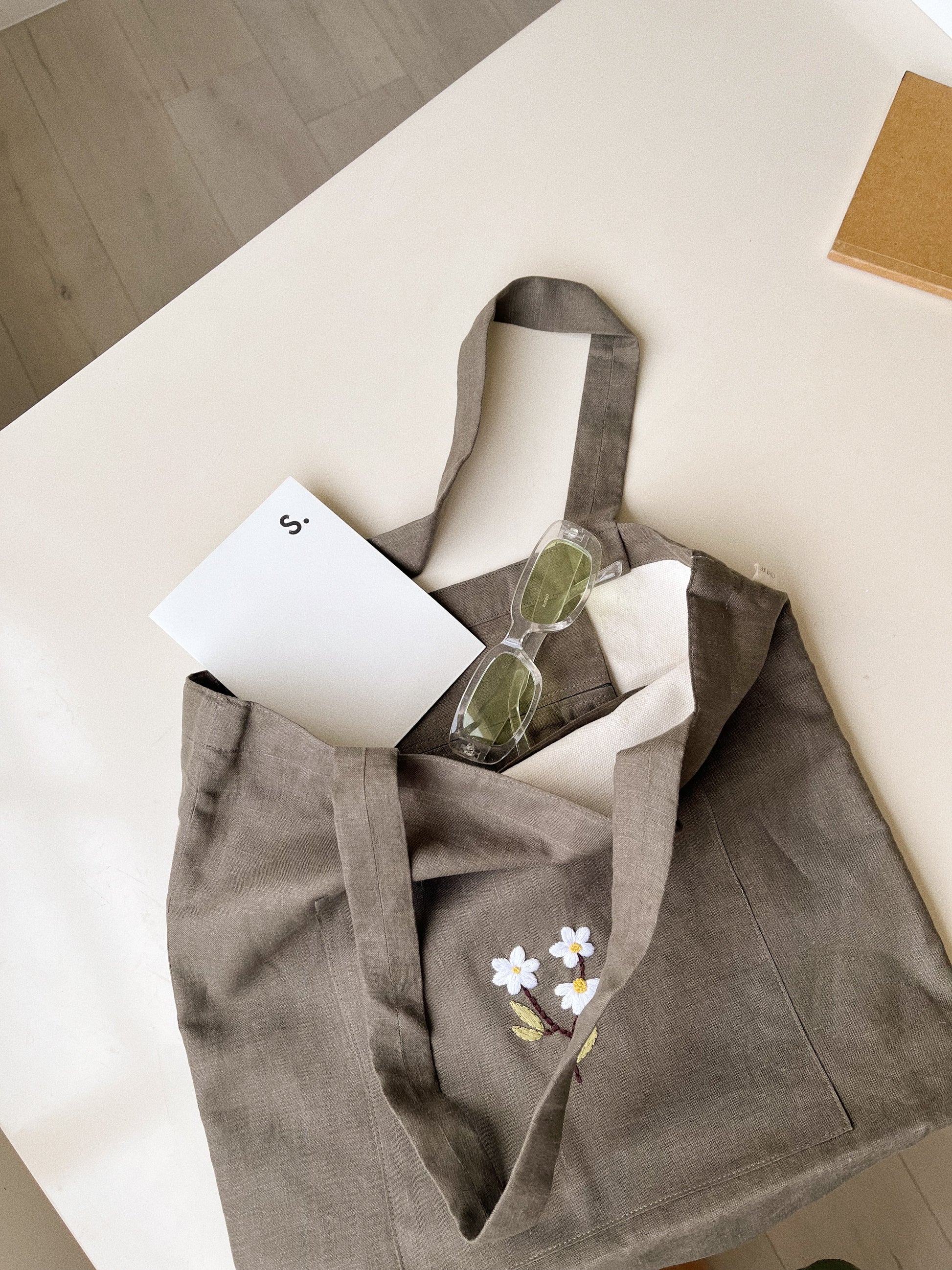 Linen Canvas Tote Bag with Hand Embroidery Daisy Flower