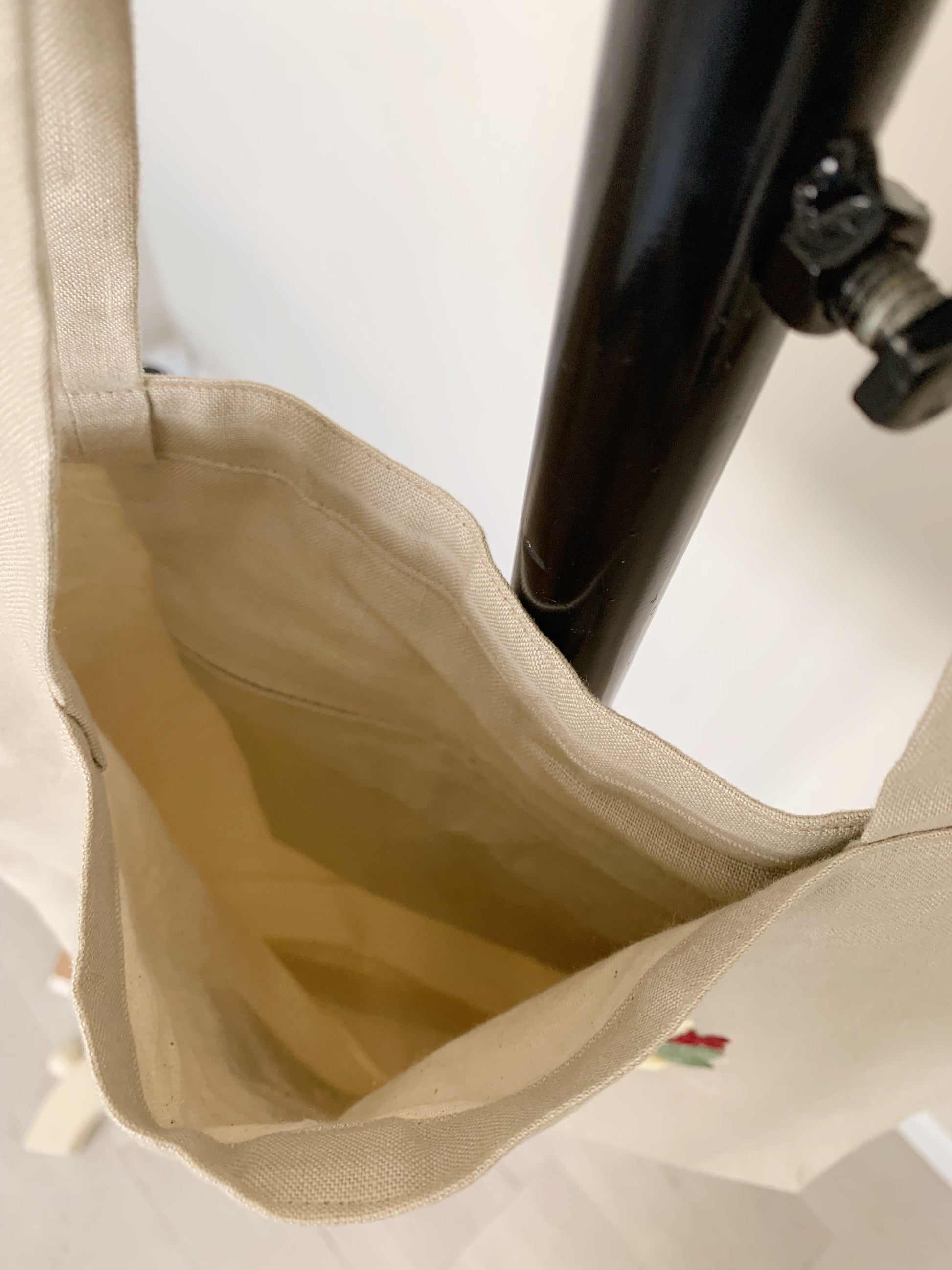 The Hand Embroidery Linen Canvas Tote Bag with Heart Floral Bouquet embroidery