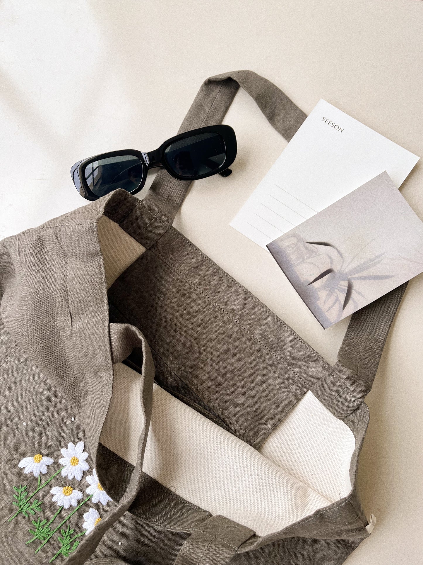Linen Canvas Tote Bag with Hand Embroidery Daisy Flower