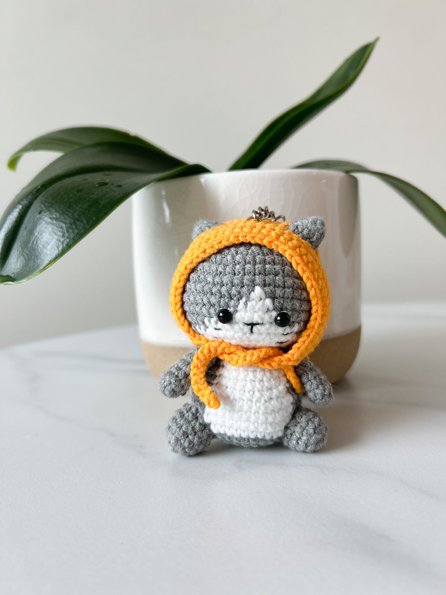 Bonnet Cat Crochet Keychain