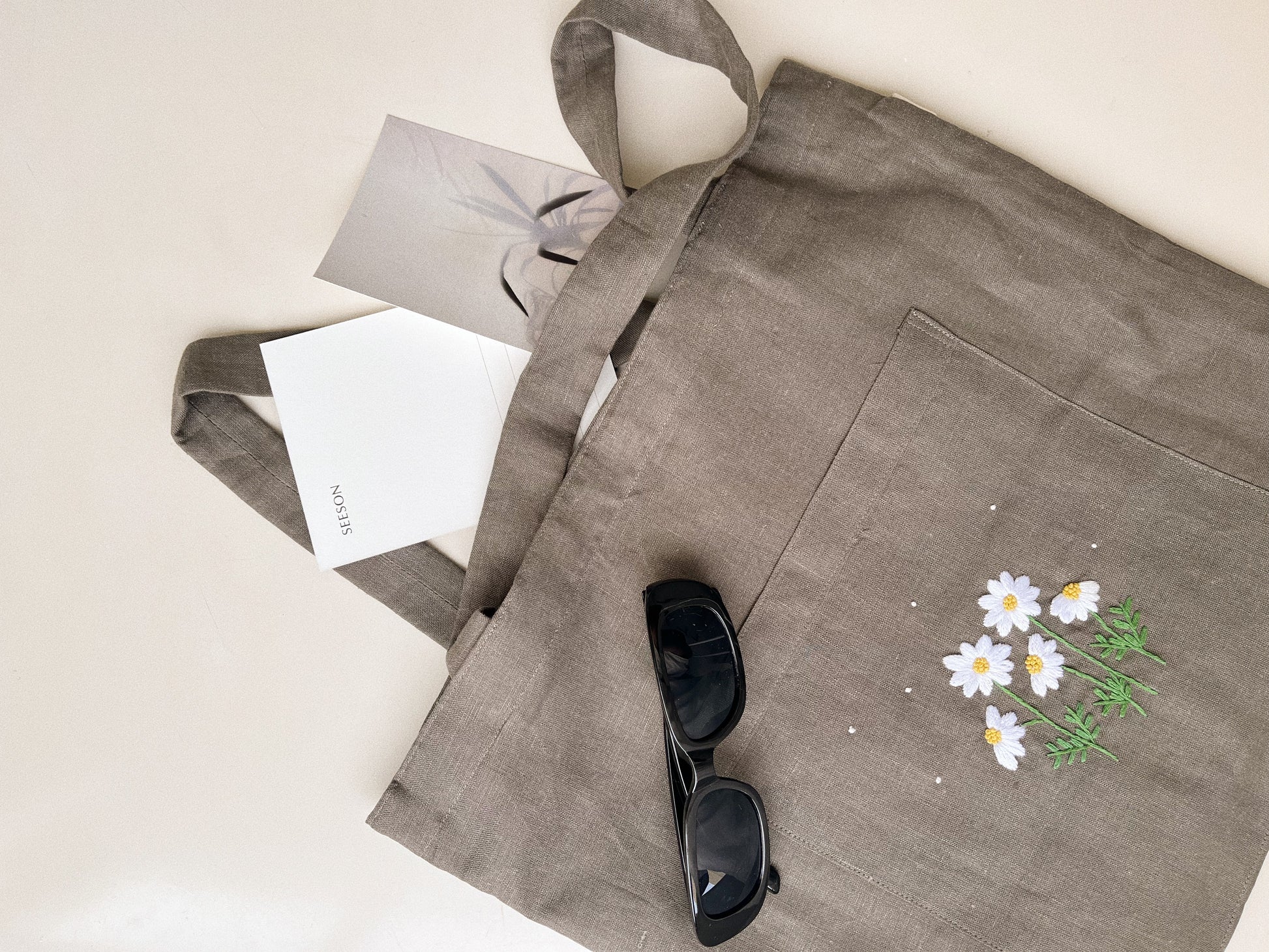 Linen Canvas Tote Bag with Hand Embroidery Daisy Flower 