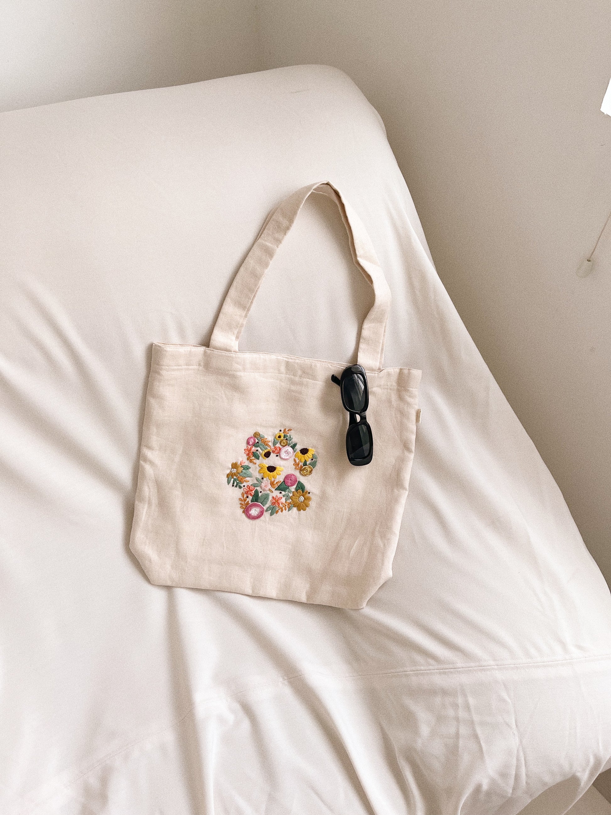  Linen Canvas Tote Bag with Puppy Paw Petal sunflower design