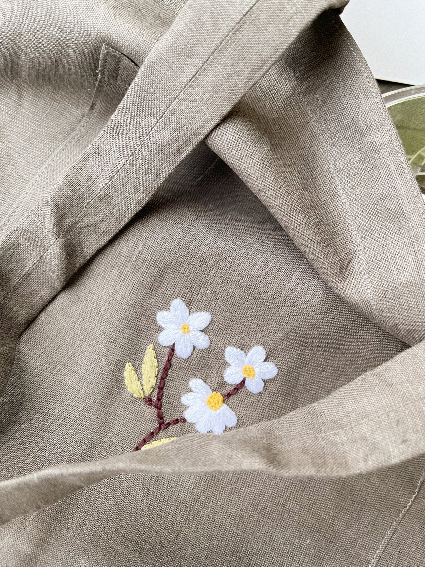 Linen Canvas Tote Bag with Hand Embroidery Daisy Flower 